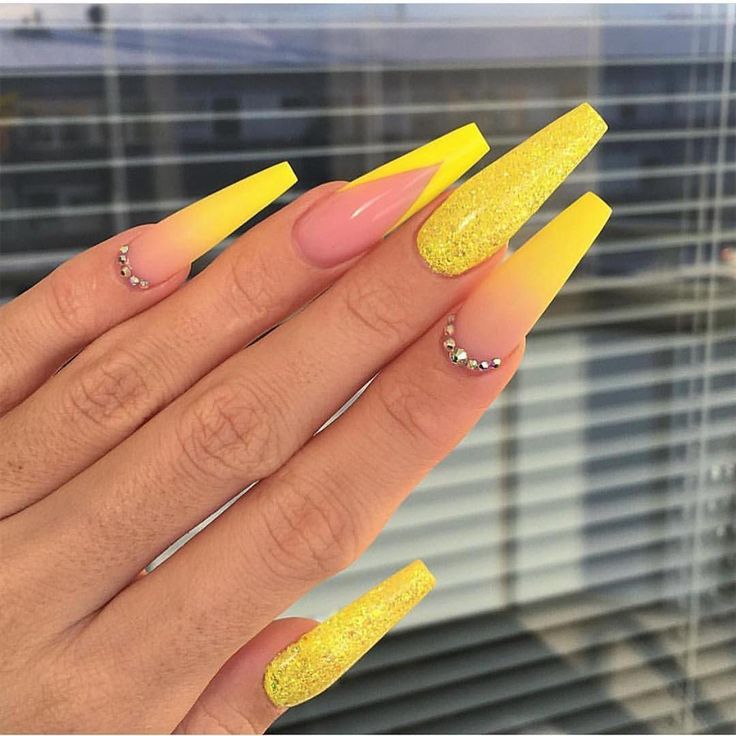 yellow nails