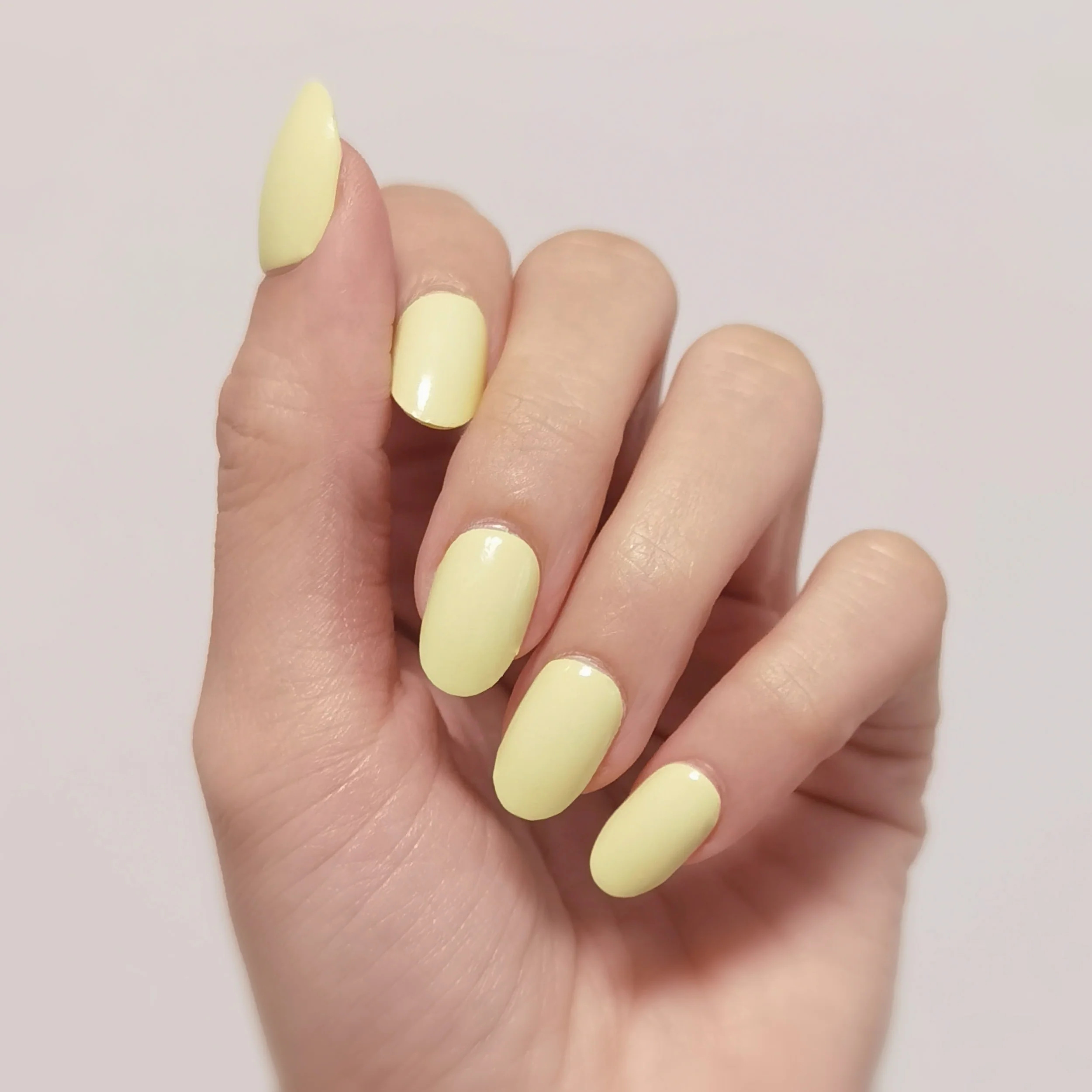 yellow nails