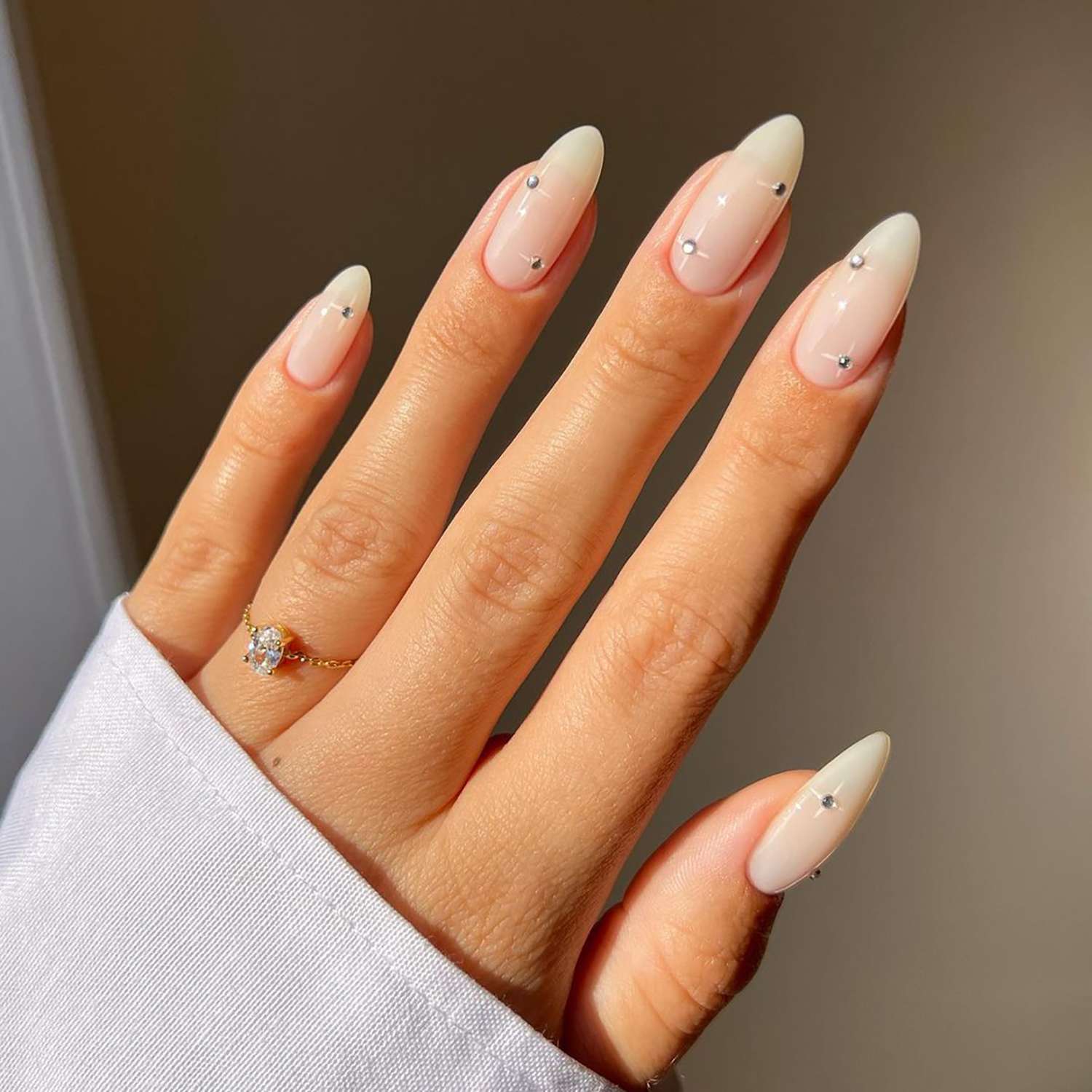 how long should acrylic nails last