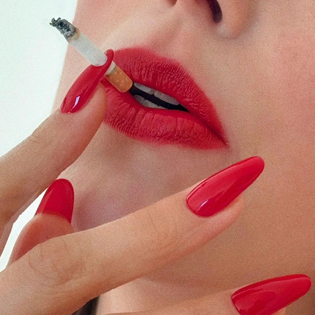 red nails