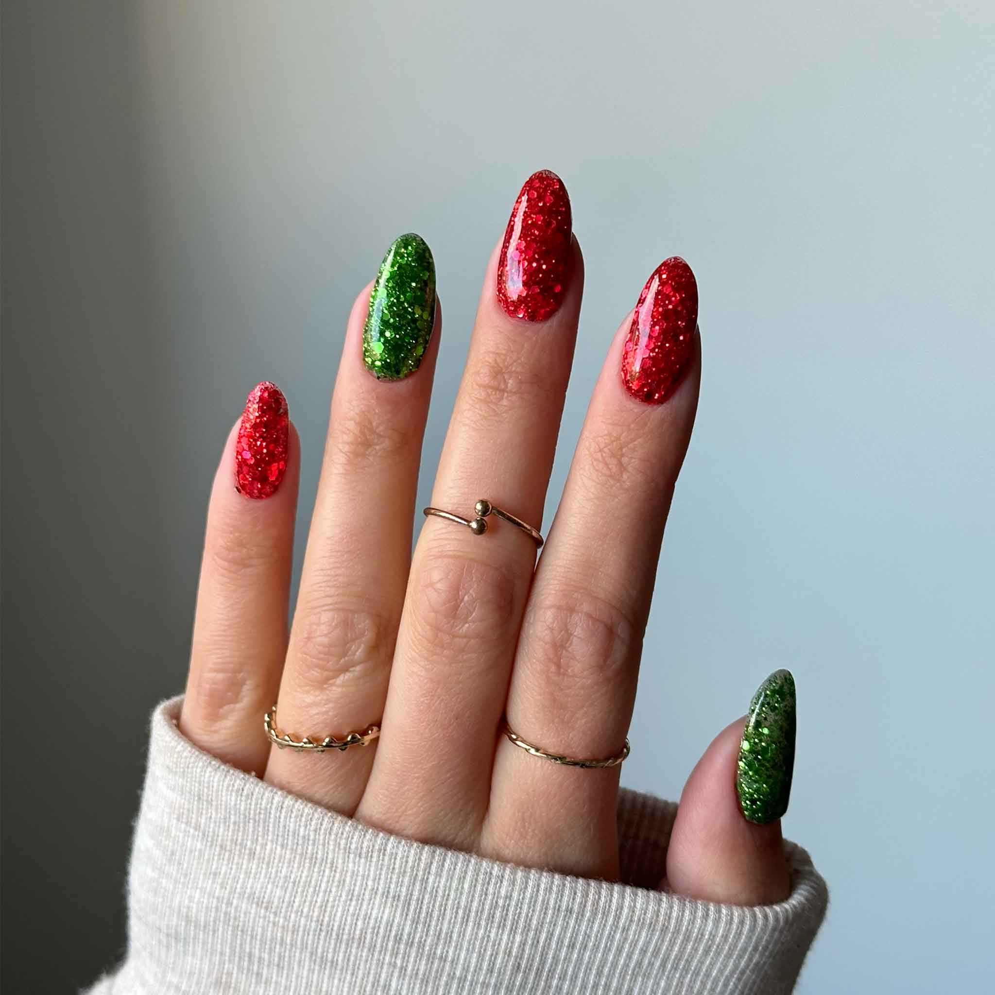 red christmas nails