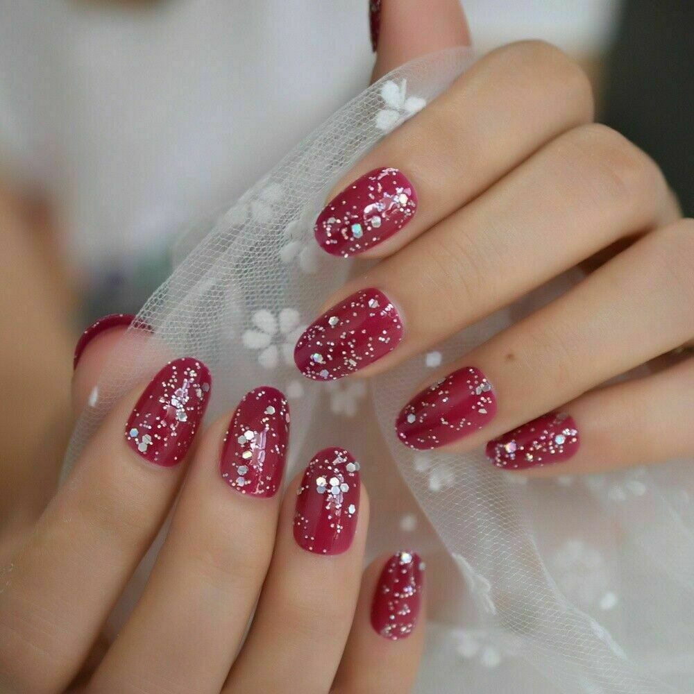 red christmas nails