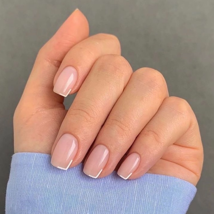 classy short nails