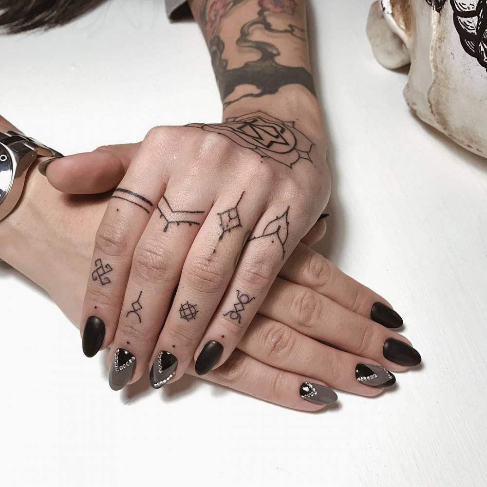 hand tattoo